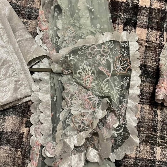 Republic womenswear formal beaded gown - Picture 3 of 4